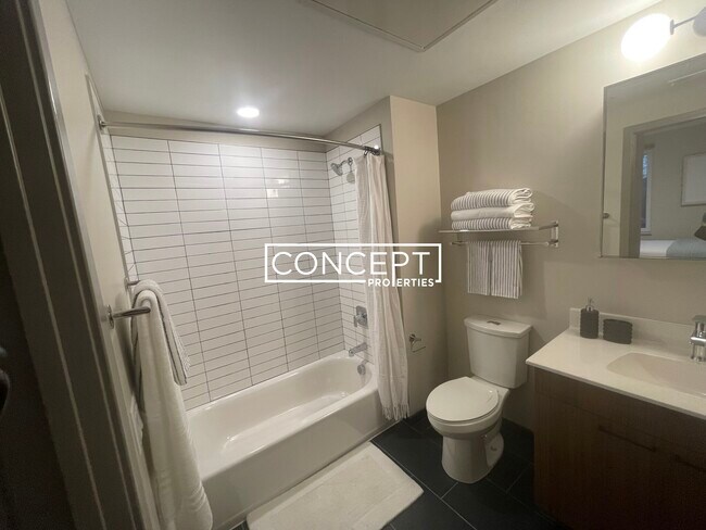 Building Photo - 525 Lincoln St