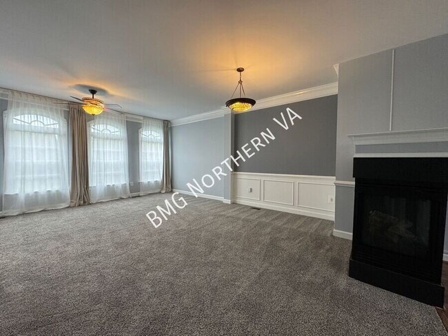 Building Photo - 10673 General Kirkland Dr