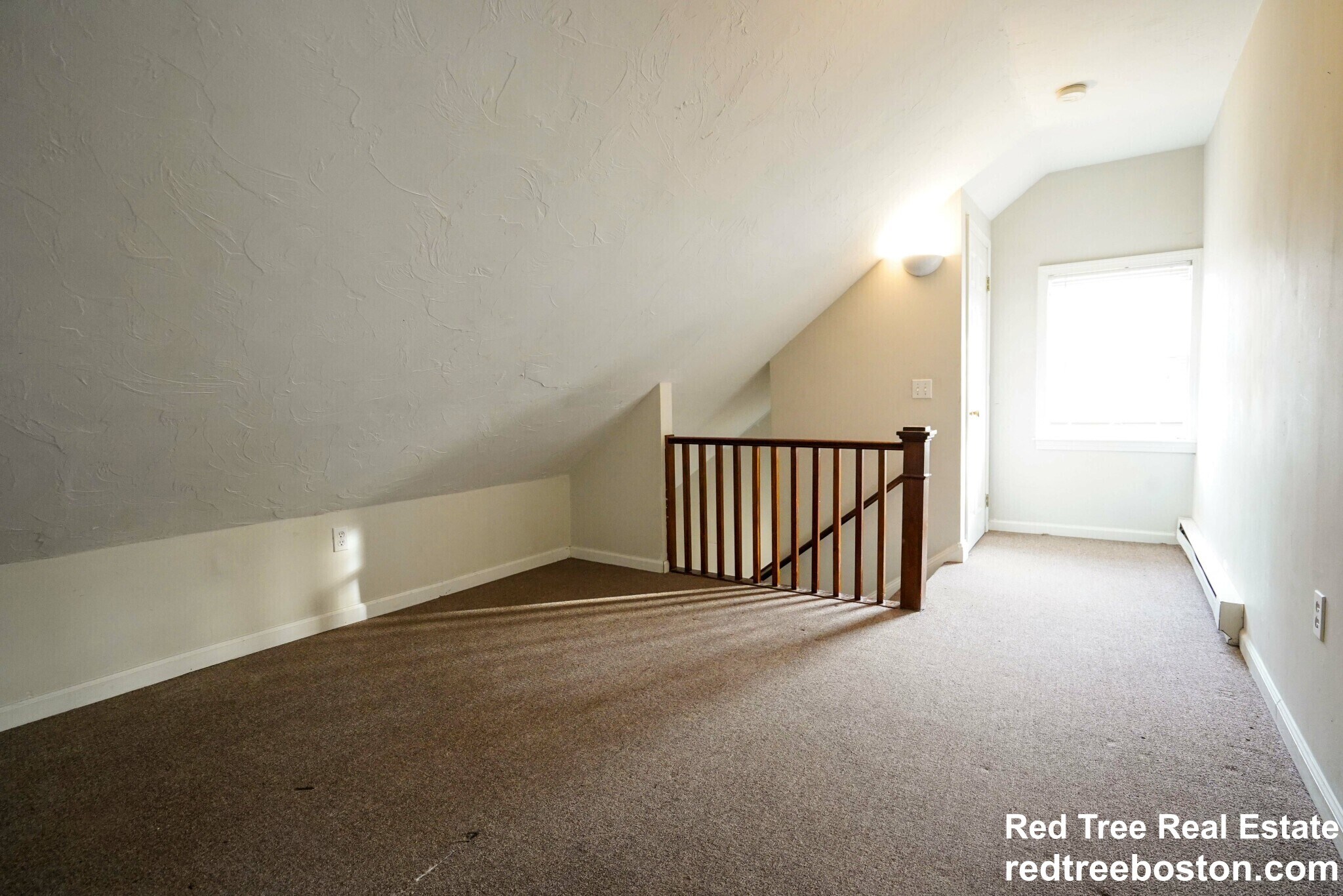 Building Photo - 24 Oak Square Ave