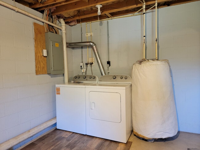 Building Photo - 1522 N Reading Rd