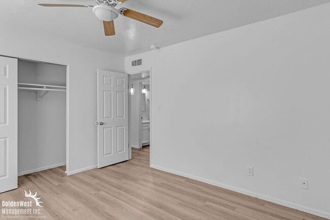 Building Photo - Cozy 2Bdm 1Ba Townhome in Great Location