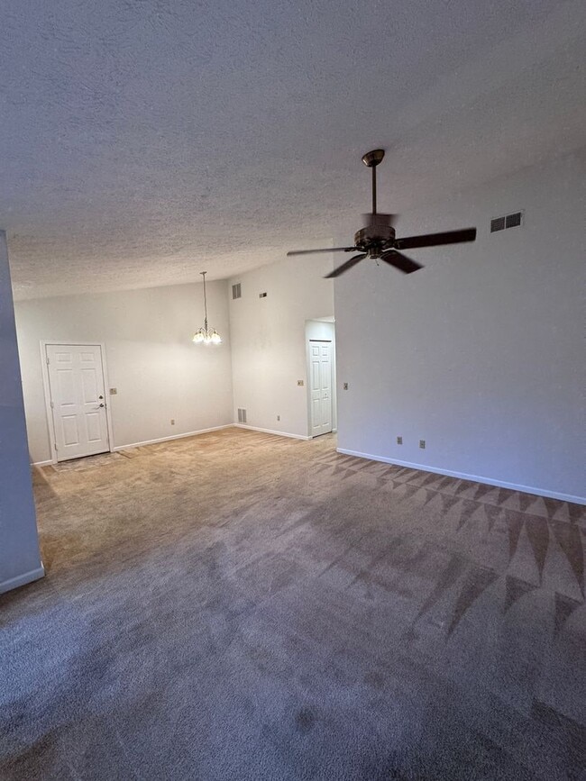 Building Photo - Single level duplex