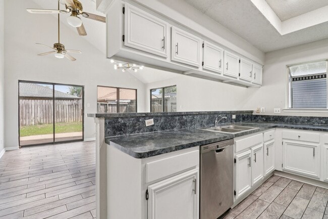 Building Photo - 11306 Bayou Pl Ln