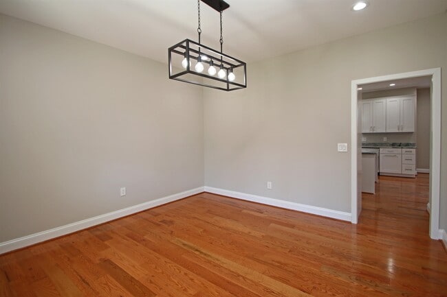 Building Photo - 2060 Willow Hill Dr