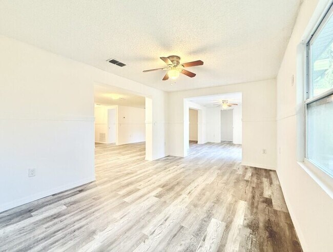 Building Photo - 5707 Quist Dr