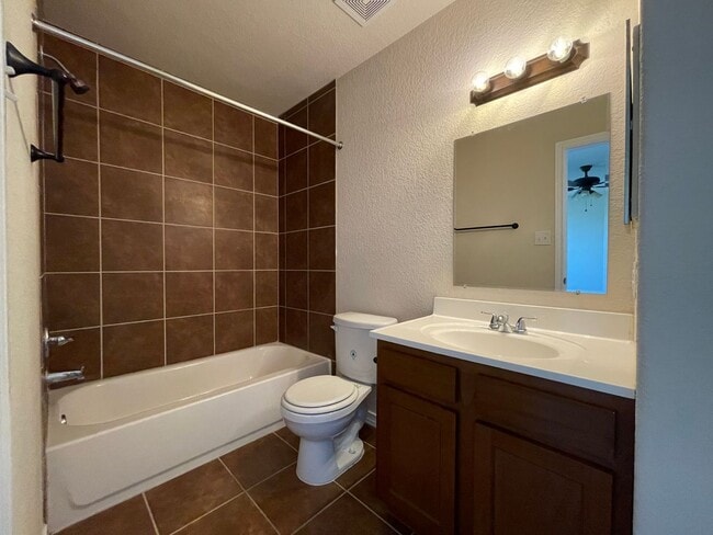 Building Photo - Townhome for rent