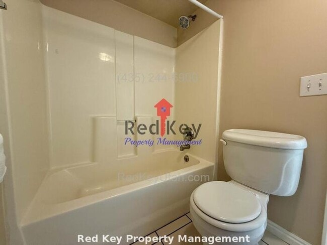 Building Photo - West 880 S Lower Unit Duplex