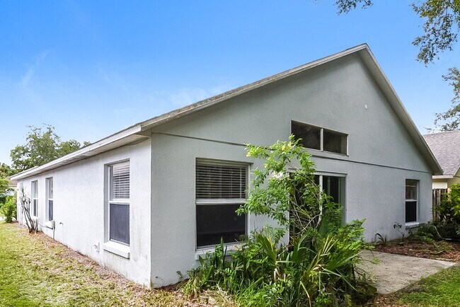 Building Photo - 13720 Meadowpark Ave