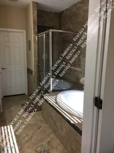 Building Photo - 1912 W Black Hill Rd