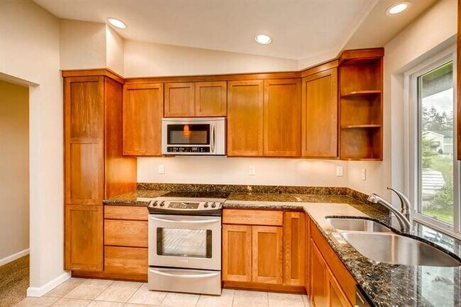 Building Photo - 10224 63rd Ave Ct E, Puyallup, WA, 98373