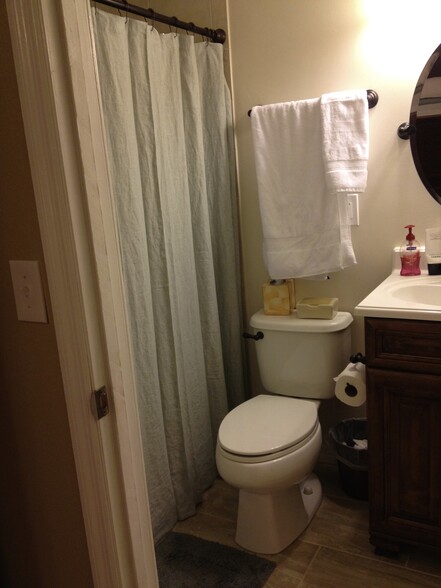 primary bathroom - 779 West Lyman Avenue