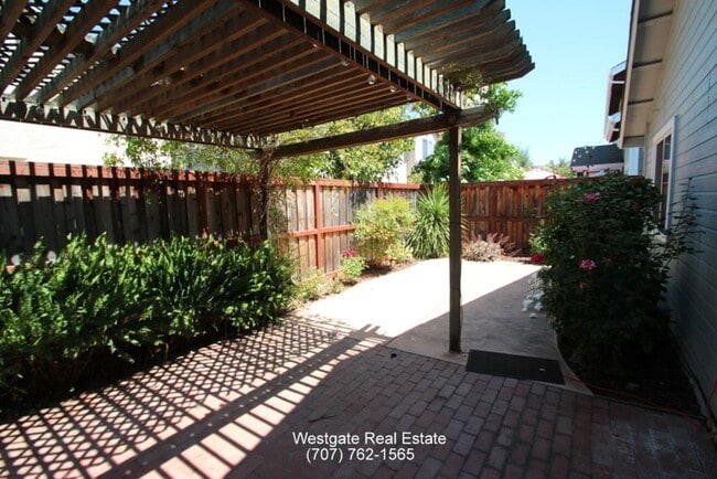 Building Photo - 1801 Foxboro St