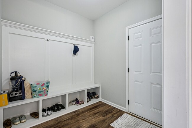 Building Photo - 1121 Birchwood Dr