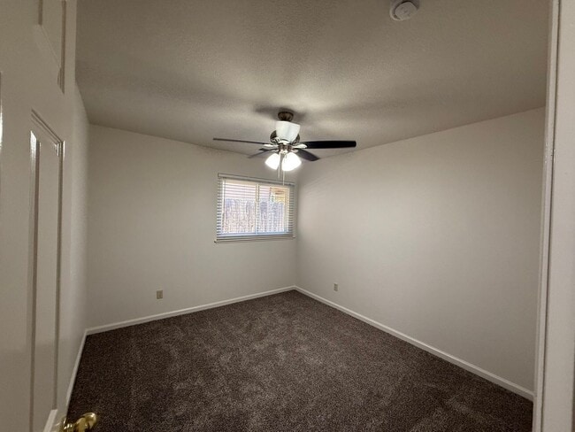 Building Photo - Single Story home in Riverbank's Crossroads Subdivision!