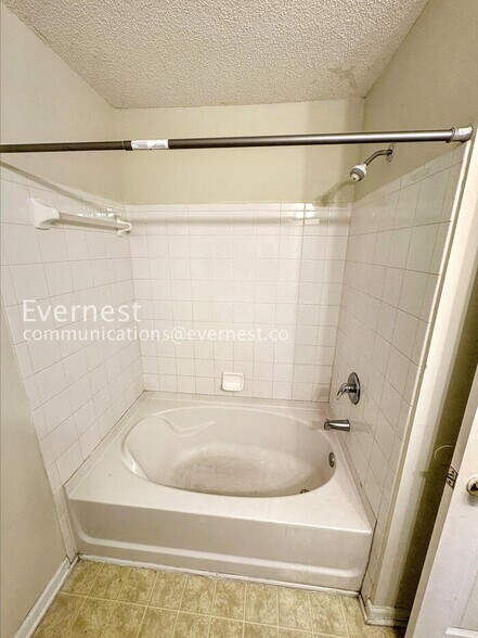 Building Photo - 7688 Creekside Ln