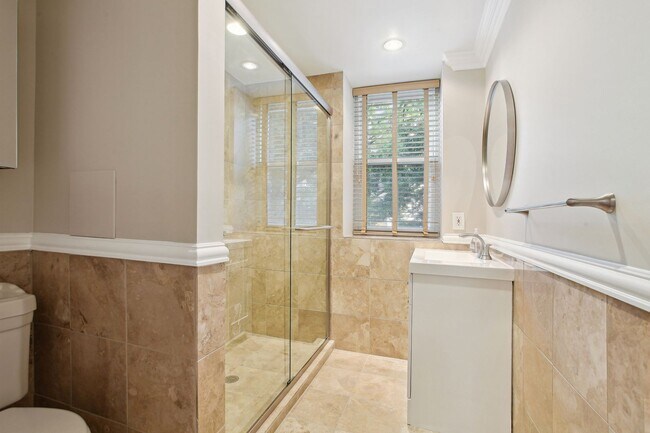 Building Photo - Move In Special! Logan Circle/ Dupont! Available Now! High End // 2 Bedroom / 2 Bathroom Condo