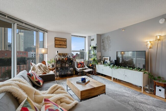 Building Photo - 545 N Dearborn St