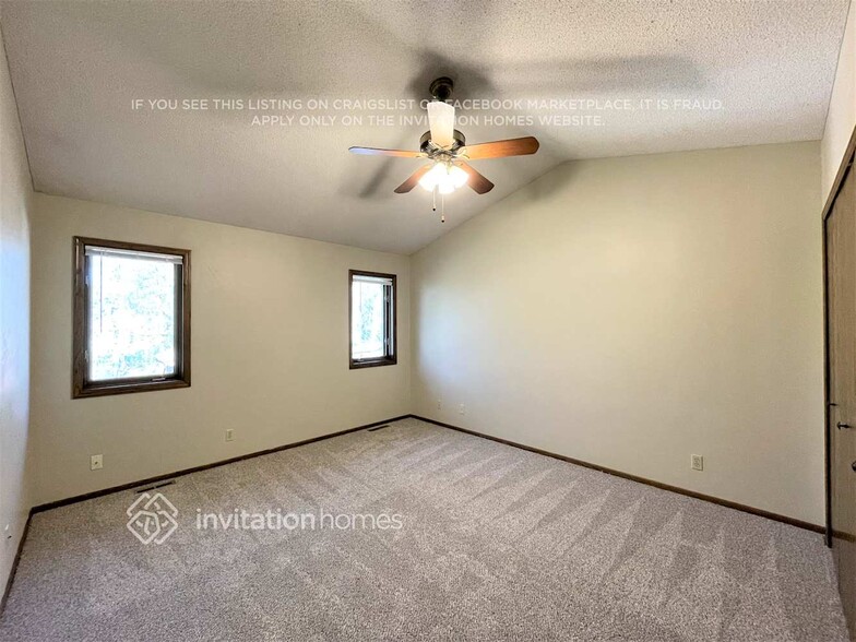 Building Photo - 1609 Lakewood Dr N