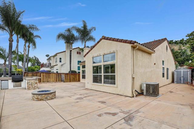 Building Photo - 2318 Fallbrook Pl