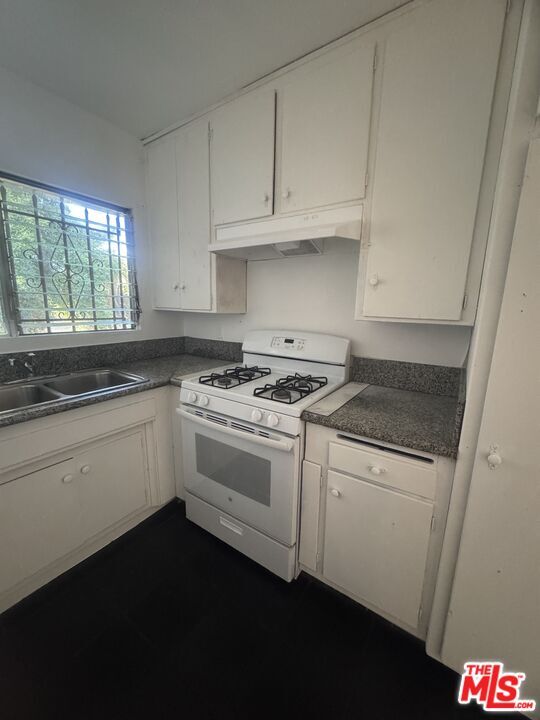 Building Photo - 4106 Rosewood Ave