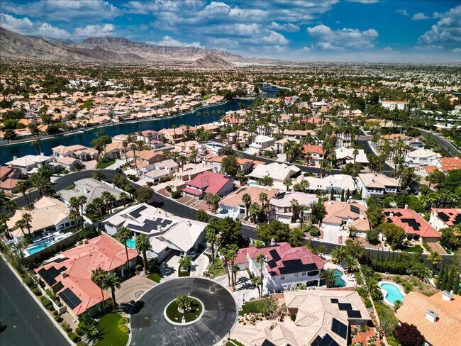 Building Photo - Beautiful Summerlin home in a gated community.
