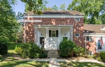 Building Photo - Charming Tree-Top Condo in Historic Parkfa...