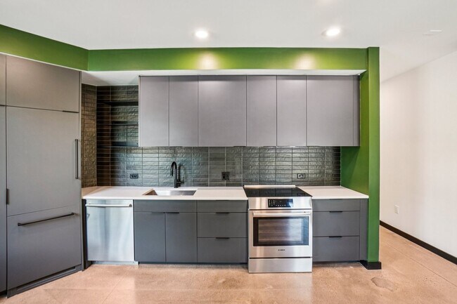 Building Photo - Urban 1-bedroom/ 1-bath Corner Unit in Cit...