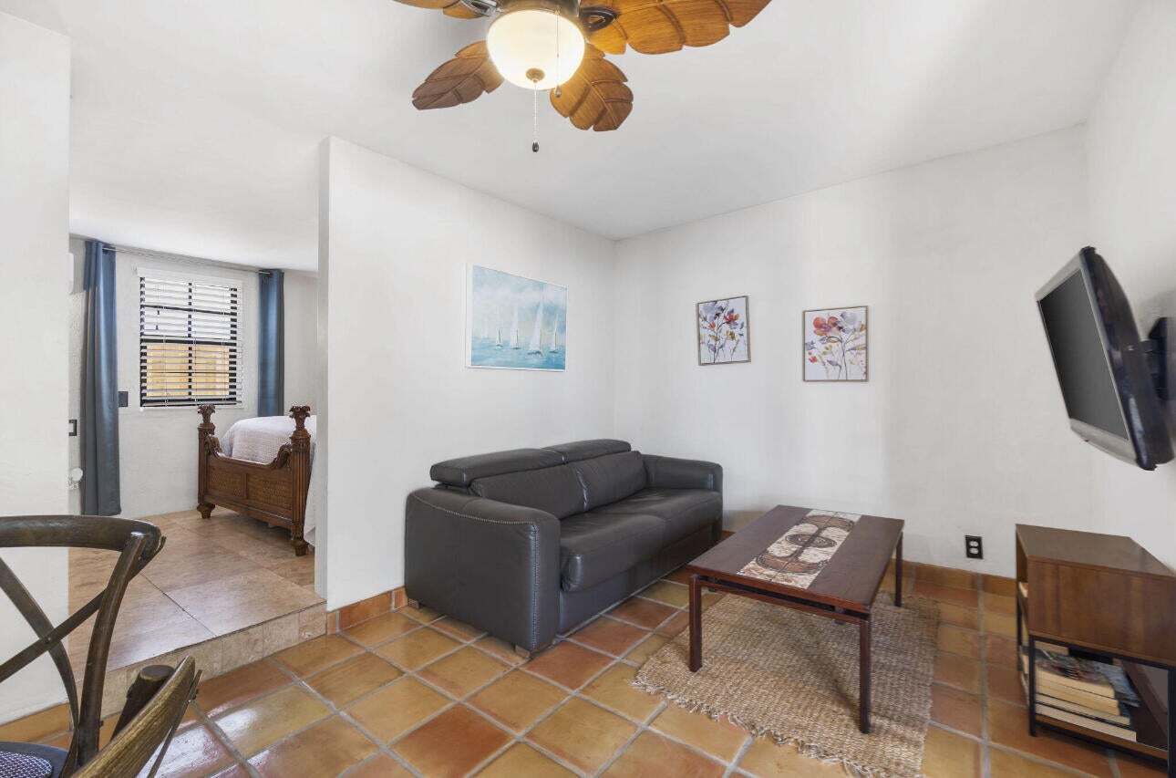 Building Photo - 400 33rd St