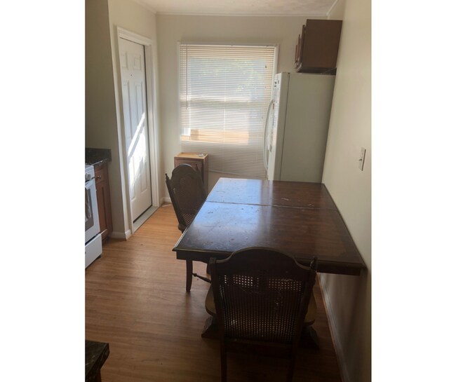 Building Photo - 9083 Meadow Heights Rd