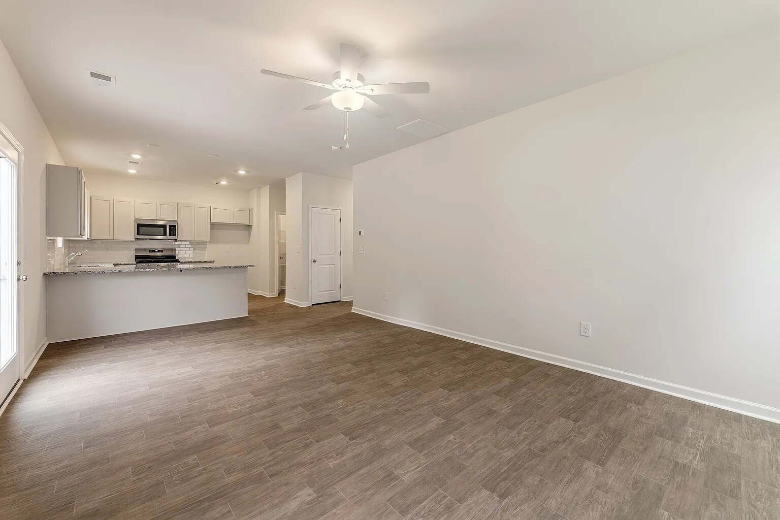 Building Photo - 12115 Lansbury Dr