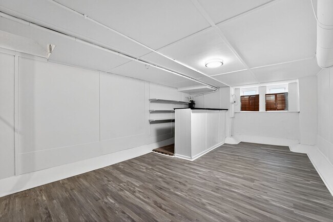 Building Photo - 2 bedroom 1.5 bath rowhome for rent in Baltimore