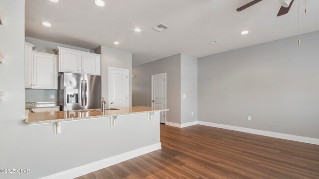 Building Photo - 7471 Shadow Lake Dr
