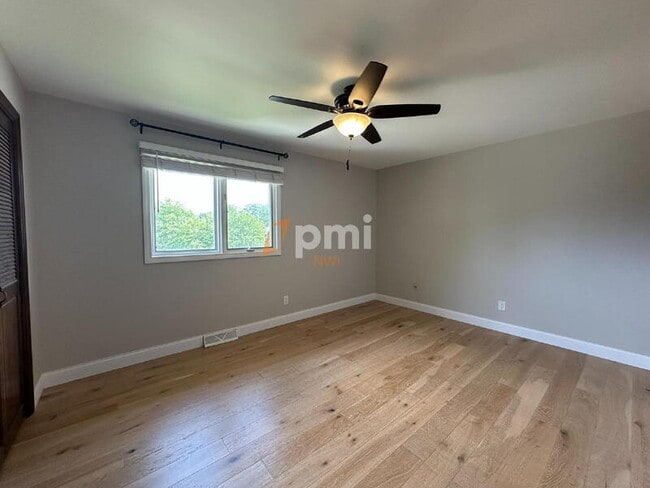 Building Photo - 9604 Walnut Dr