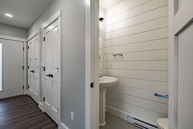 Building Photo - 9 Sunshine Circle