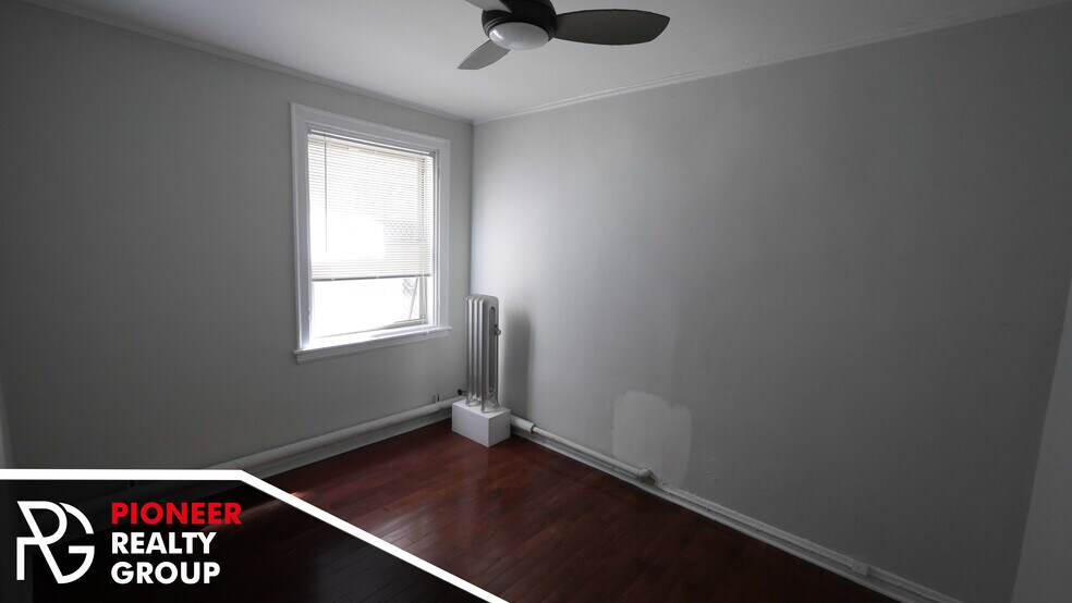 Building Photo - 546 W Surf St