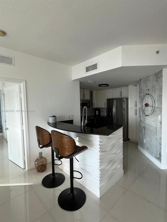 Building Photo - 7910 Harbor Island Dr