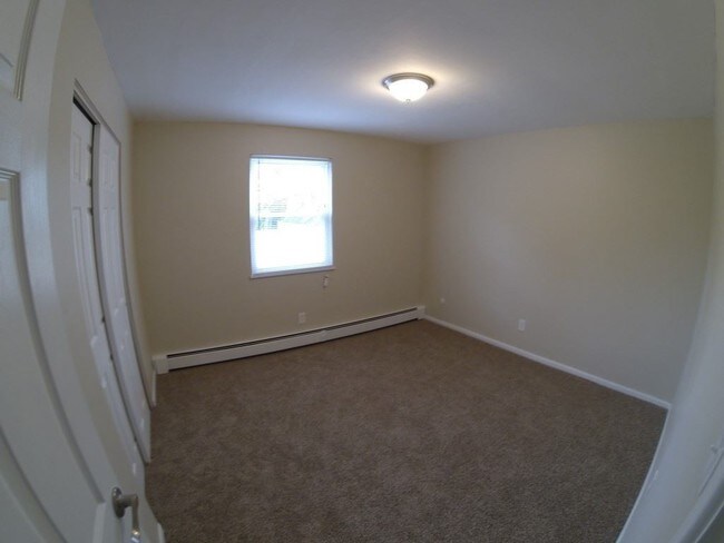 Building Photo - 2 br, 1 bath Apartment - 245 Mathews Road