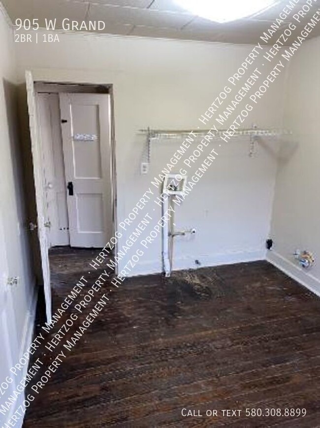 Building Photo - $650 Rent / 2 Bedroom / 1 Bathroom Rental ...