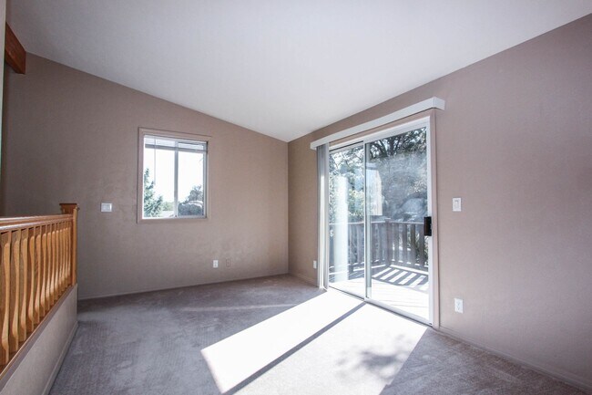 Building Photo - Home located in Pines & Boulders with Views!