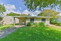 Building Photo - 108 Dolphin Ave
