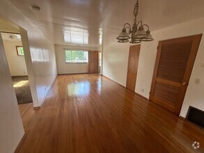 Building Photo - 1610 Oakmont St NW