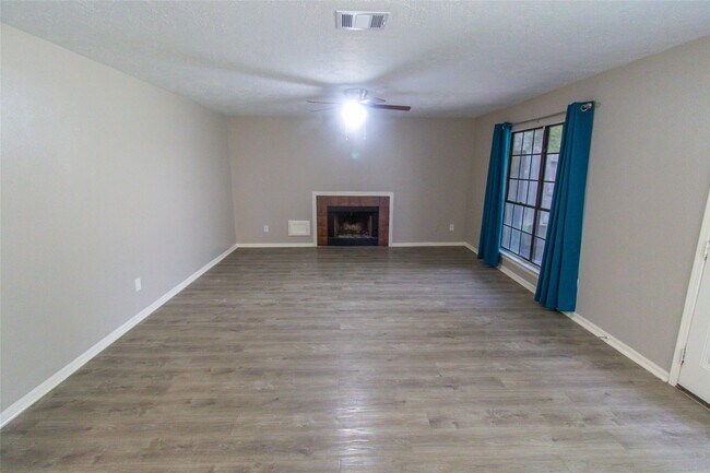 Building Photo - 3322 Whispering Way Dr