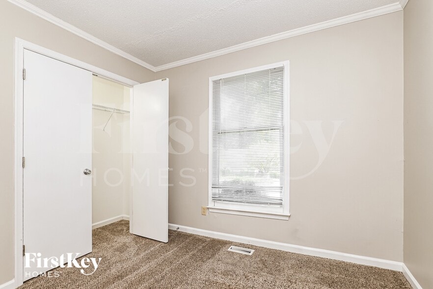 Building Photo - 3007 Amidon Dr