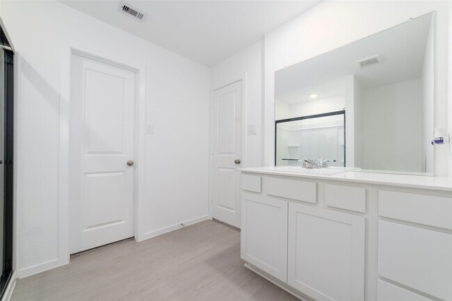 Building Photo - 12410 Mountain Daisy Rd