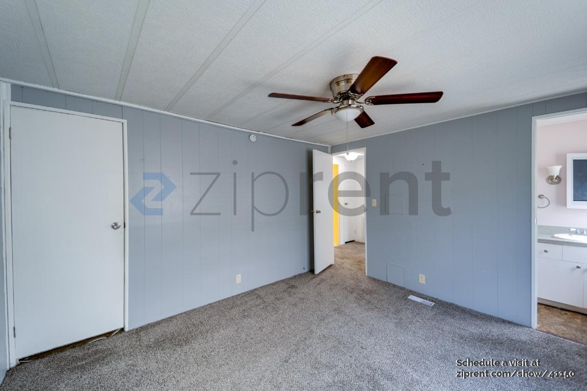 Building Photo - 10928 Poplar St NE