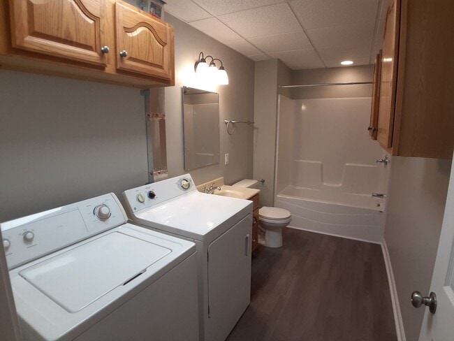 Building Photo - Radford, 1 BR / 1 BA Apartment, Available May 20th