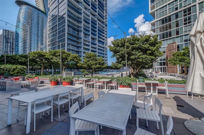 Building Photo - 495 Brickell Ave