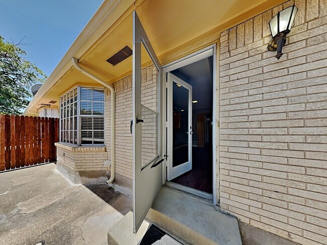 Building Photo - 4310 Harvest Hill Rd