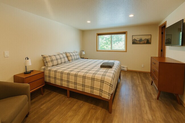 Building Photo - 213 S West St