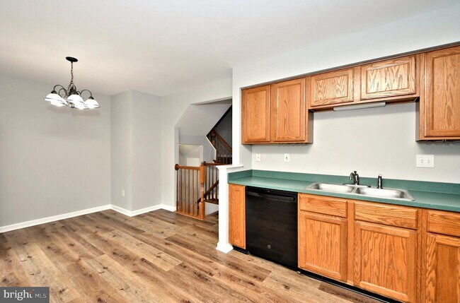 Building Photo - 3435 Westview Dr